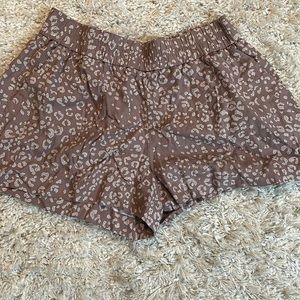 A New Day tan printed shorts, size L